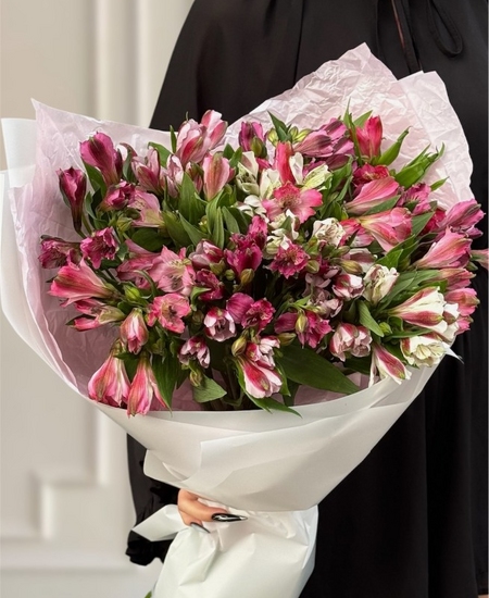 Букет из 15 альстромерий «Иоанна»